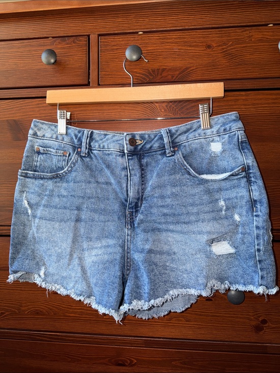 SoundStyle Pants - Soundstyle Vintage Stretch Hope High Rise Distressed Denim Shorts
